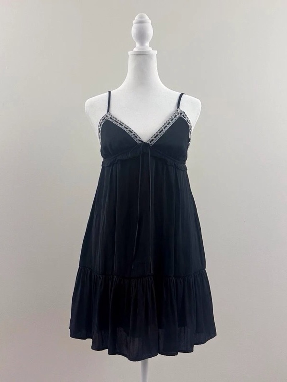 Black Lace-Trim Midi Slip Dress with Spaghetti Straps